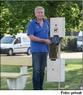 Wollrab stellt Hundekotbeutelspender auf